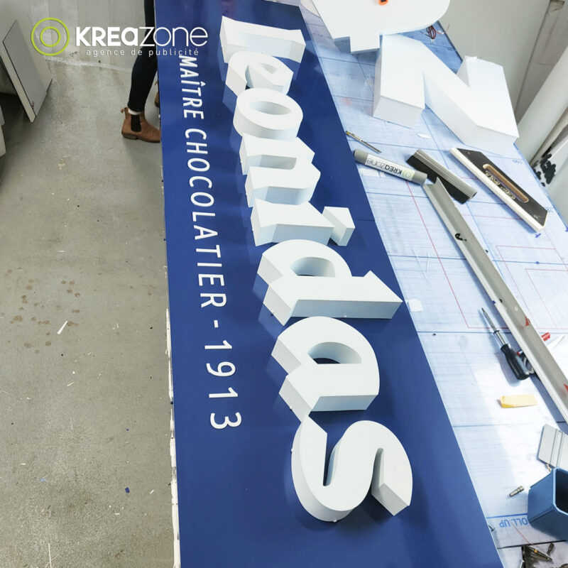 Fabrication Enseigne lumineuse Leonidas